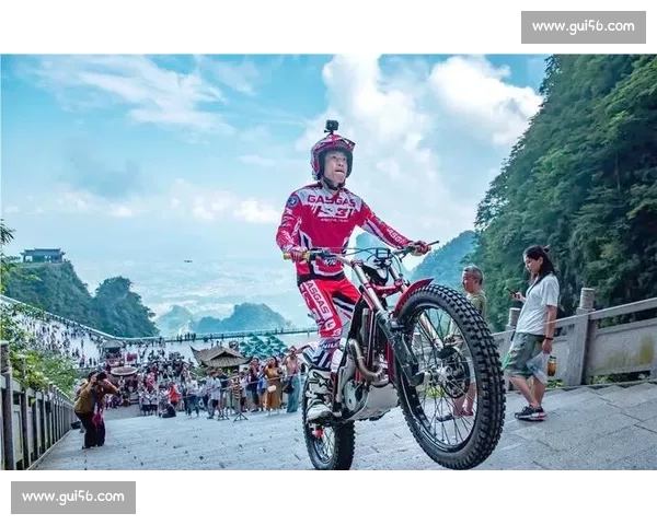 天门山赛事盛况：探索自然奇观与极限挑战的完美融合