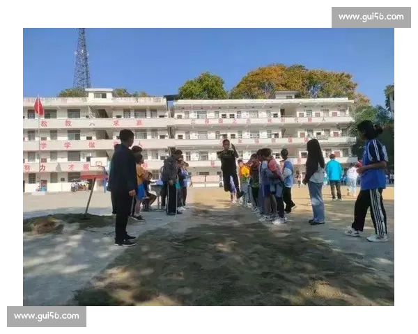 花儿典足球赛场激情碰撞 绽放青春活力激扬运动精神 花儿典足球赛场激情碰撞 绽放青春活力激扬运动精神
